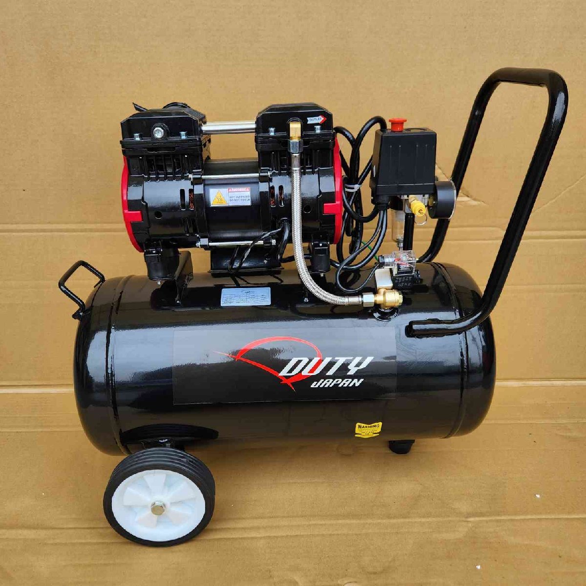  new model high speed motor installing super quiet sound horizontal oil less compressor 40L tanker installing 100V 3 months with guarantee 