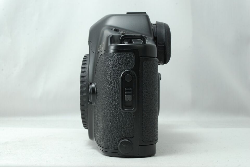 Canon EOS-1 35mm SLR Film Camera Body Only SN172368の画像2