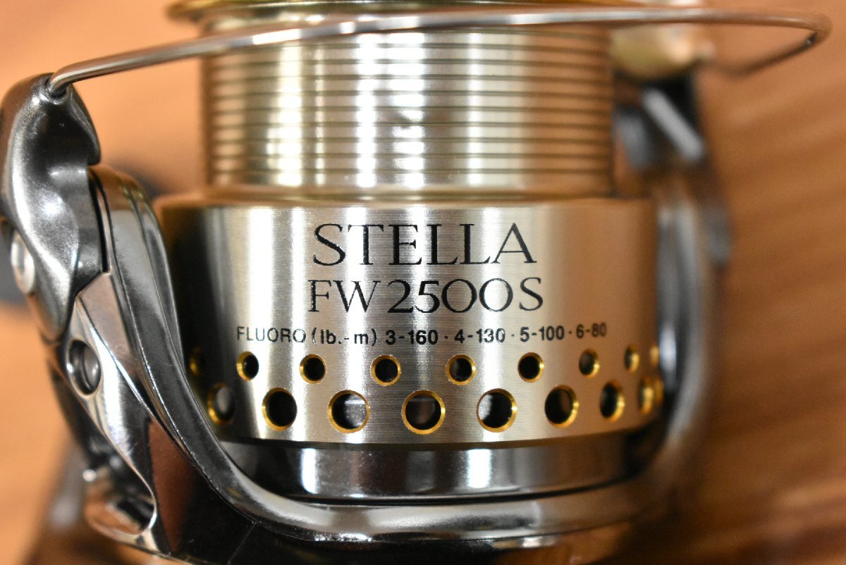 【人気モデル★】シマノ 01 ステラ FW2500S ダブルハンドル SHIMANO STELLA スピニングリール エギング ライトゲーム 等に（CKN_O1）_画像2