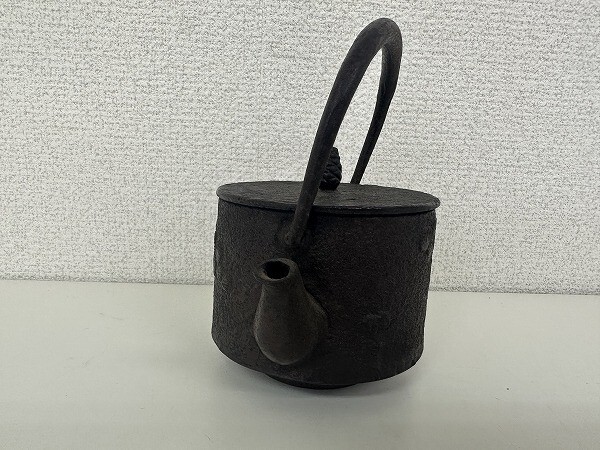 H071-Y31-1224 南部鉄器 松柄 鉄瓶 煎茶道具 現状品①_画像2