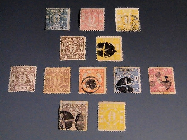 古い切手① 桜切手１２枚 和紙・洋紙・仮名無し・仮名入り /手彫切手の画像1