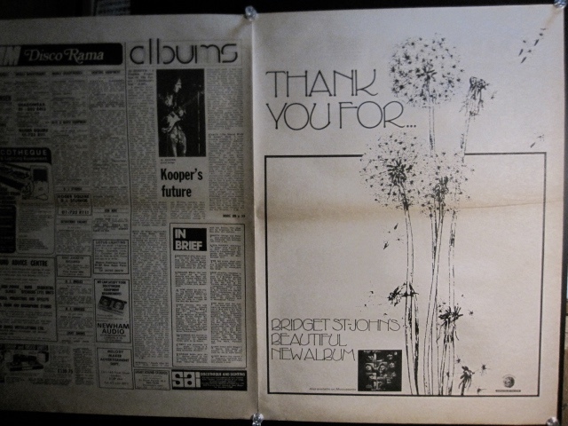 DAVID BOWIE 『ZIGGY STARDUST』／BRIDGET ST. JOHN 『THANK YOU FOR ...』◎稀少アルバム広告◎『MELODY MAKER』原紙[1972年]_★連結頁を切り離していません。