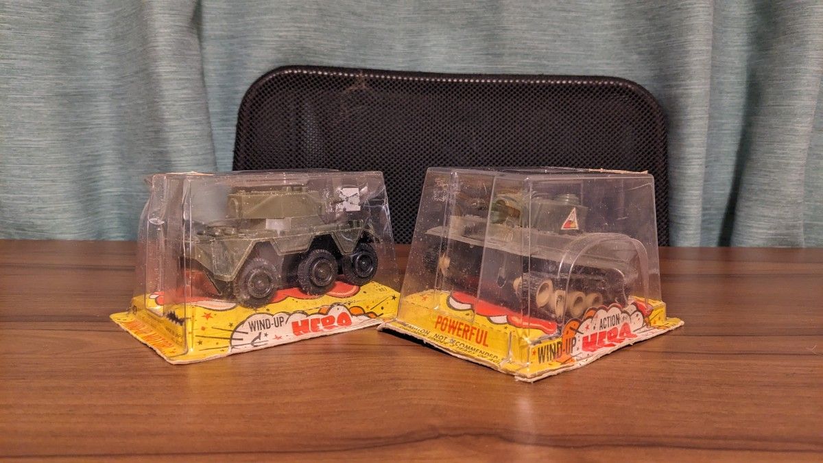 【当時物】昭和レトロ　玩具　おもちゃ　ぜんまい　戦車　海外製　未開封品　2種セット　WIND-UP ACTION HERO　車 