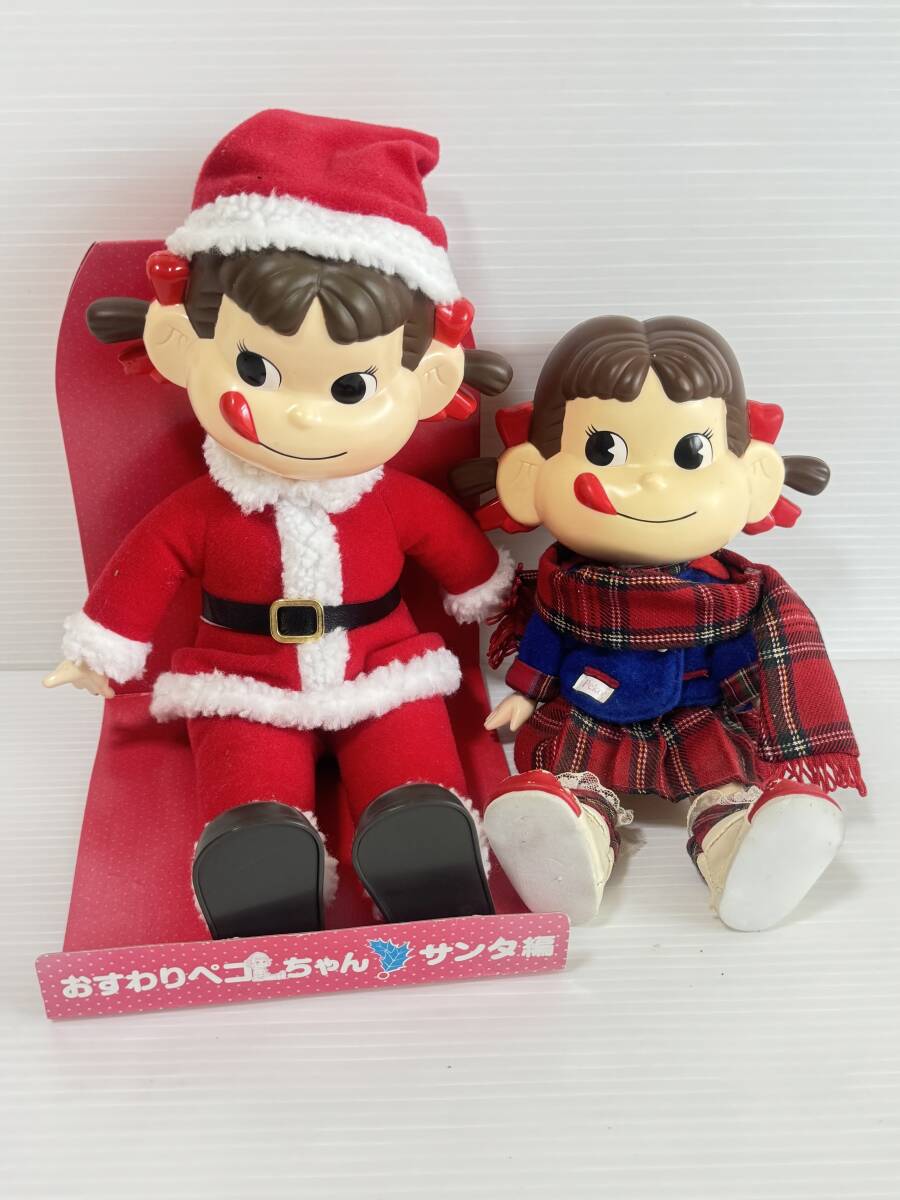 Ｌ486　フィギュア2体セット　FUJIYA/不二家　おすわりペコちゃん　サンタ編＆Peko's Doll タータンチェック　2008　人形　ソフビ　当時物_画像1