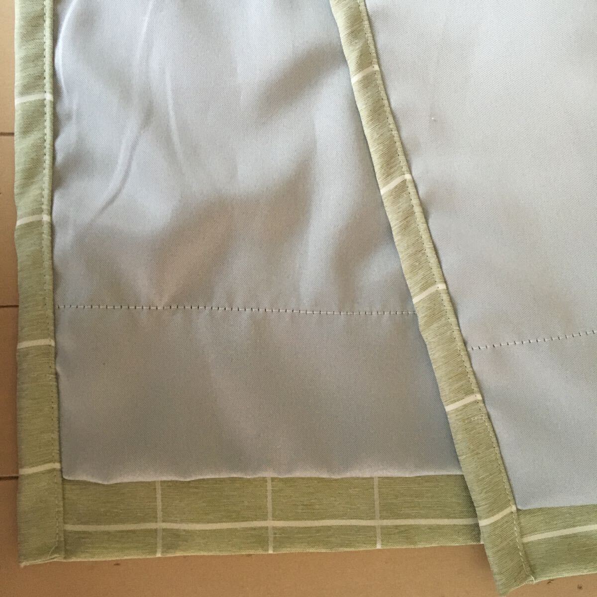 デザインカーテン 遮光 プリントカーテン グリーン 緑 カーテン コーナン 約100×約100×2枚 タッセル 遮光カーテン _画像2