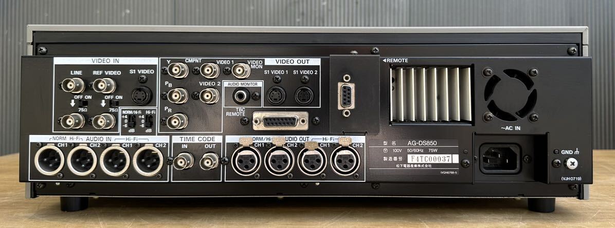 ジャンク Panasonic 業務用 S-VHS ビデオデッキ AG-DS850 パナソニック プロ用 ビデオレコーダー 部品取りの画像5