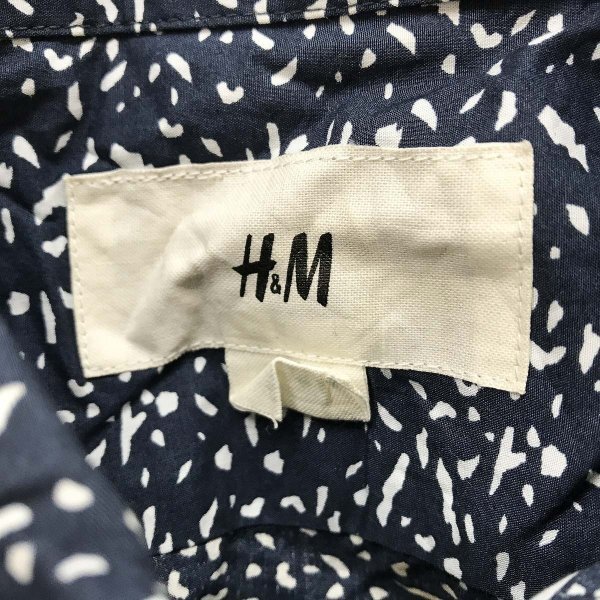 H&M エイチアンドエム メンズ 綿 総柄 比翼ボタン 長袖シャツ M 紺白_画像2