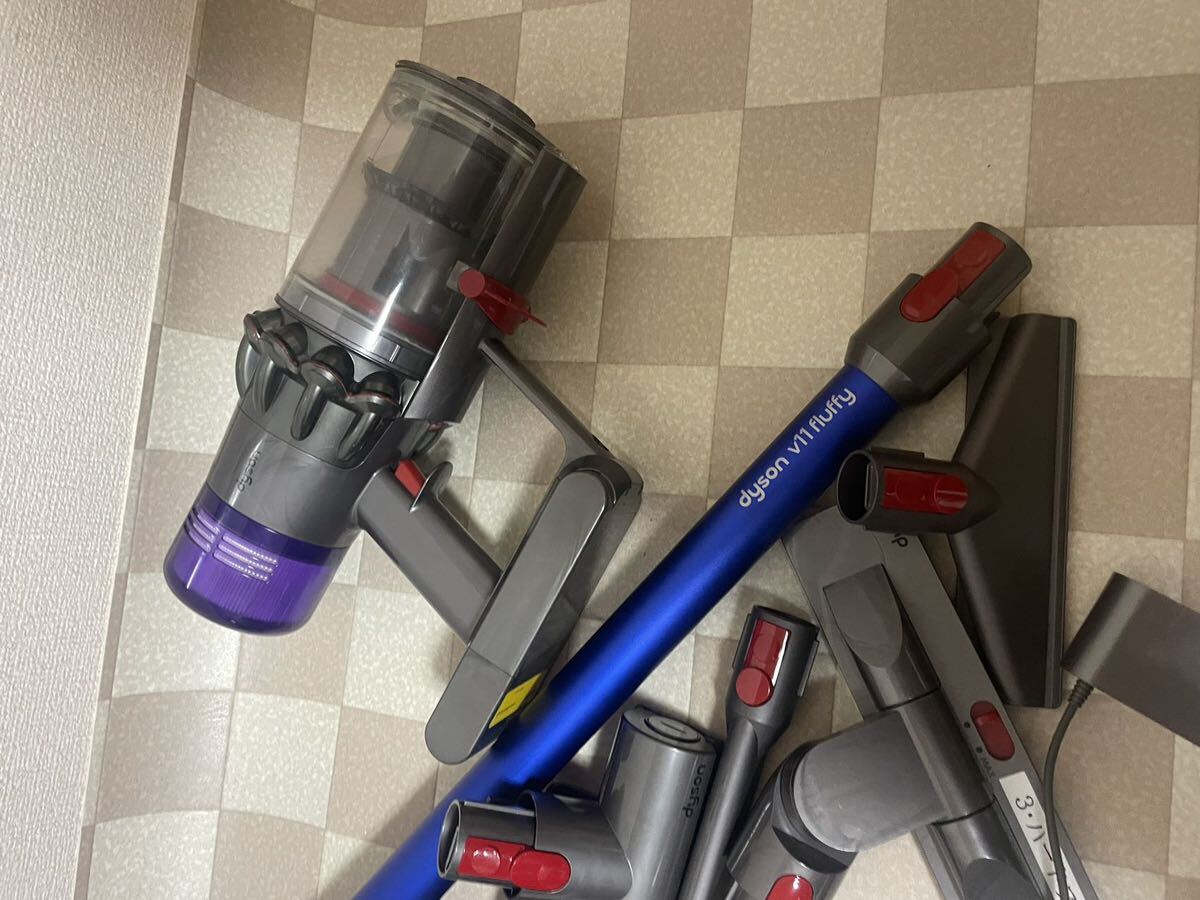 【稼働良品】dyson V11 Fluffy SV14 コードレスクリーナー 附属あり　バッテリー良好　実測57分～_画像5