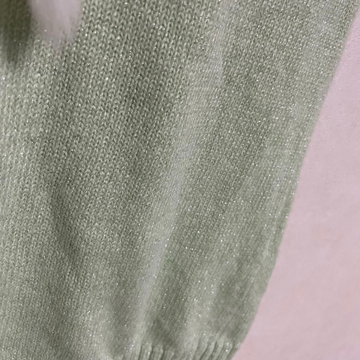 クリームグリーン　キラキラ緑系　銀糸　フェイクファーふわふわ付きの　半袖セーター　阪急百貨店購入　新品　　 ニット セーター　M