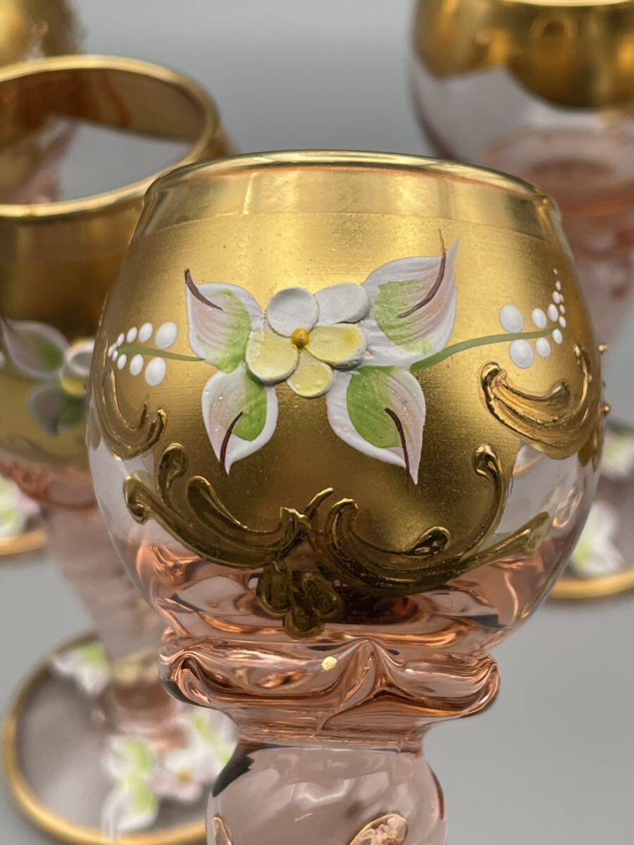 vene Cheer glass blur no Italy wine glass pink gold gold paint flower . Venetian glass 6 customer . summarize 