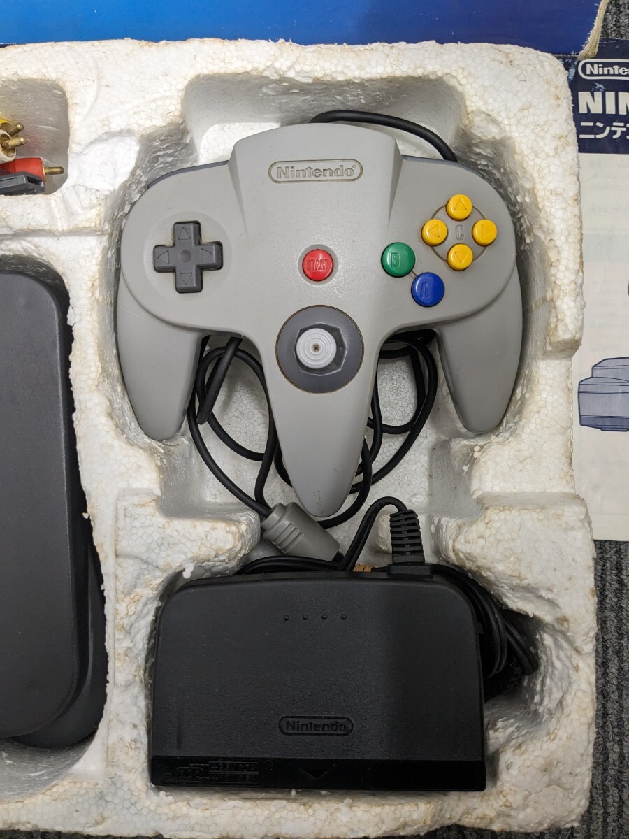 【c486】【稼働品】 任天堂 ニンテンドウ64 Nintendo64 NUS-001 ゲーム機 本体 ブラック 箱付き コントローラー 電源コード 接続コードの画像6