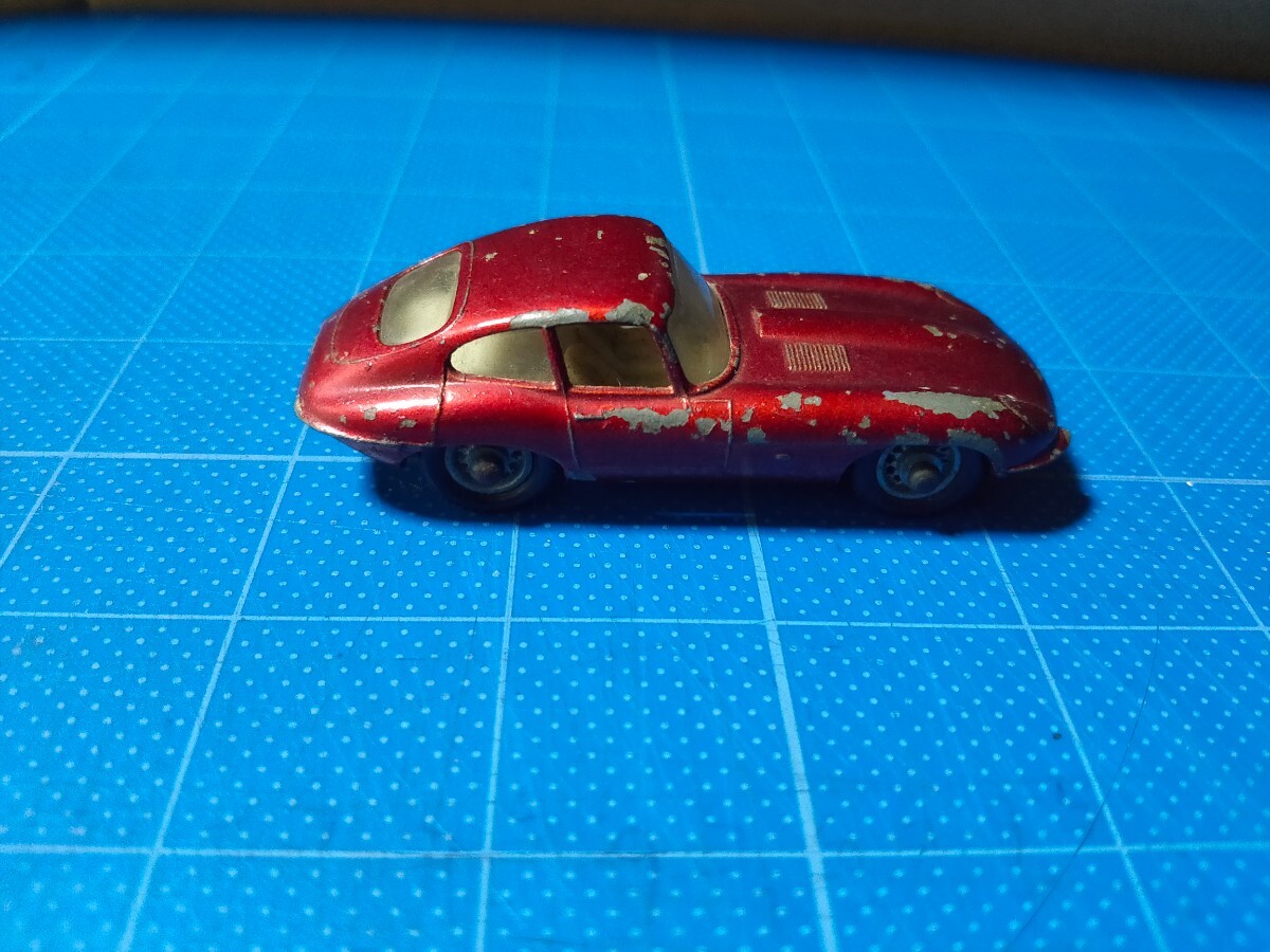 MATCHBOX LESNEY No.32 JAGUAR “E“-TYPE マッチボックス レズニー ジャガー Eタイプ イギリス製 ミニカー_画像2