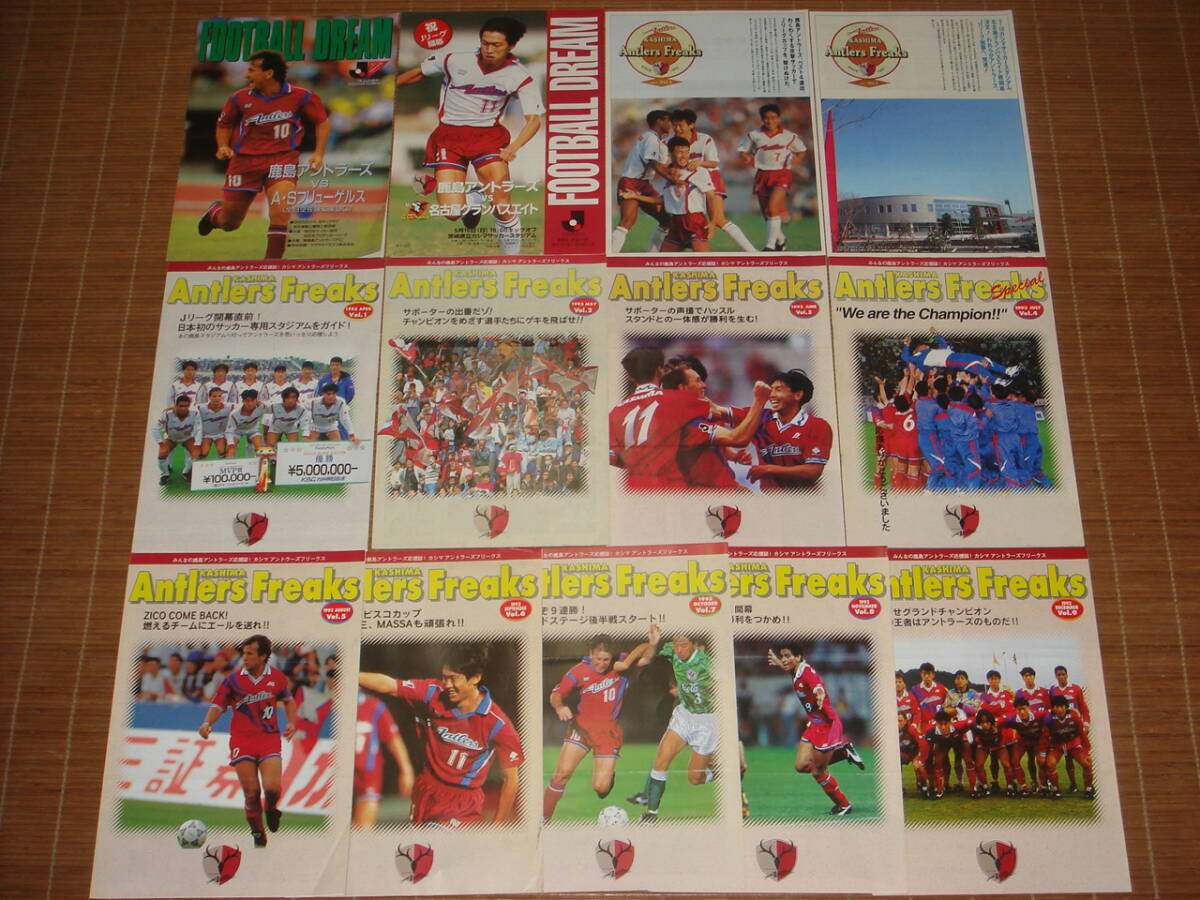 鹿島アントラーズ フリークス・イヤーブック 1992年～2019年/355冊他サイン色紙/記念ワイン/サッカーマガジン優勝記念増刊号/新聞号外/49冊_画像1