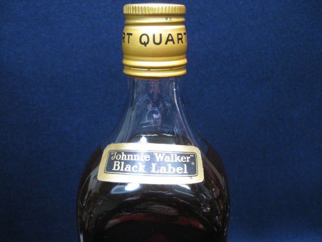 古酒《ジョニーウォーカー》黒ラベル　金キャップ　QUART 1130ml/43°　元箱付_画像4