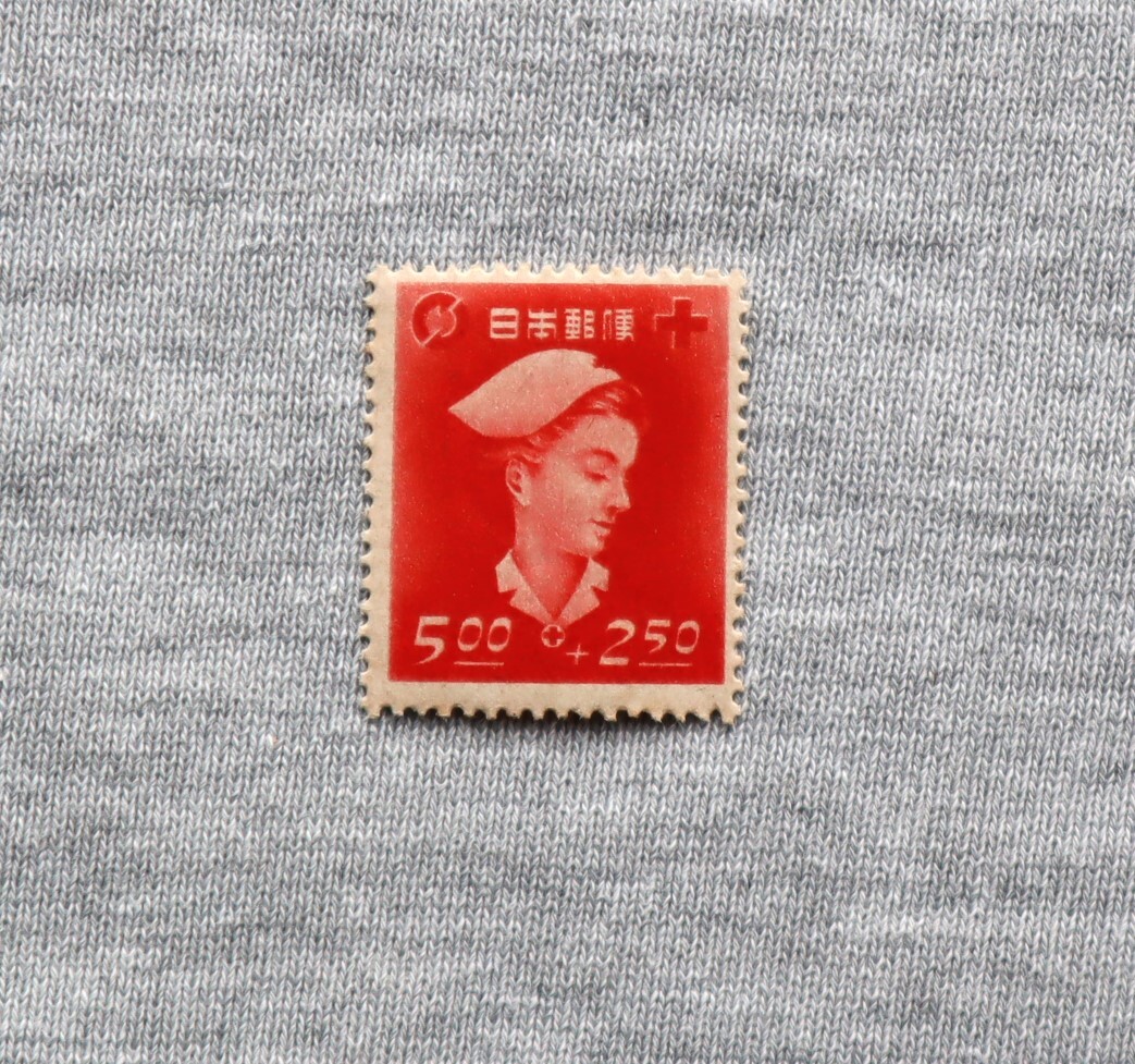 J6　日本　1948年　赤十字・共同募金「看護婦」　５円＋２円50銭　単片切手1枚_画像1