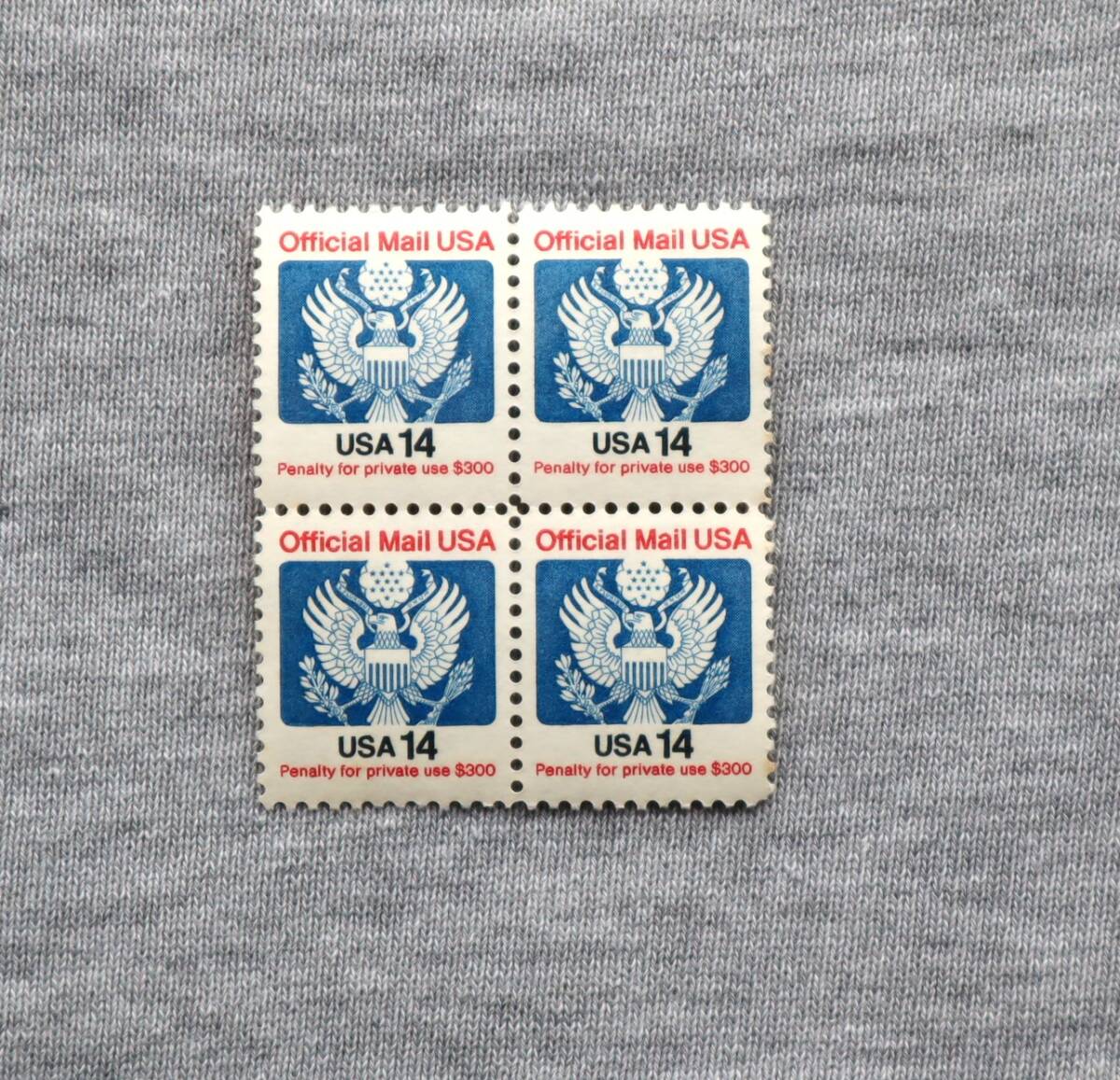 USA186　アメリカ　公用切手　公用郵便　USA14　私的使用には罰則＄300　1種　田型4枚ブロック1枚_画像1
