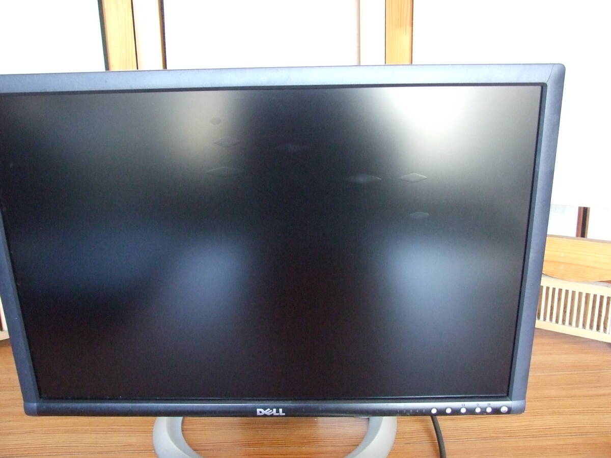 DELL 2405 FPW 映りますがジャンク品として出品_キズ水膨れ