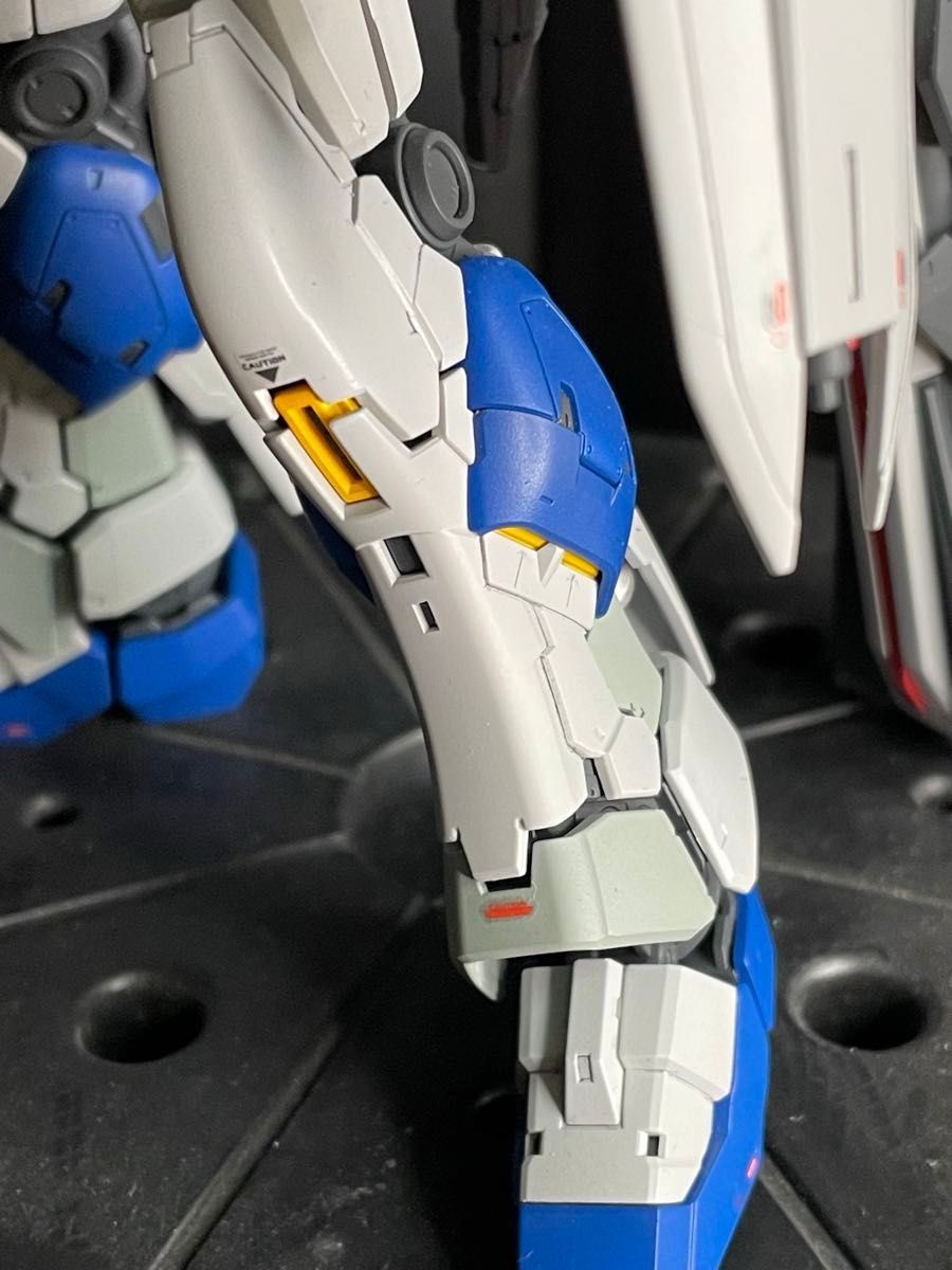 RG 1/144 RX-93ff νガンダム　塗装済み完成品