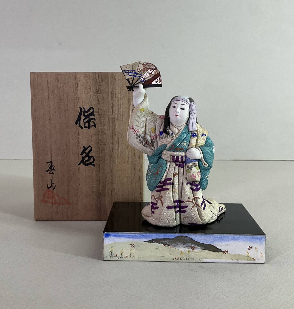 木目込み人形》 ◇ 名川春山 「保名」 共箱 ◇ 日本人形 置物 木目込み人形》 ◇ 名川春山 「保名」 共箱 ◇ 日本人形 置物