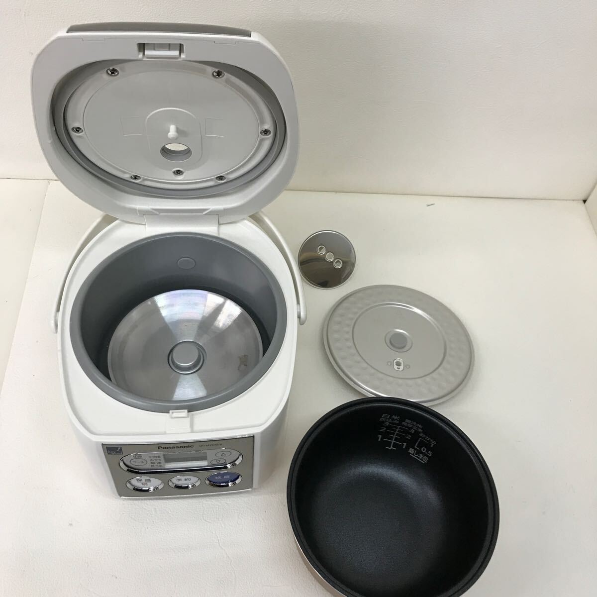 K6　中古　Panasonic パナソニック　電子ジャー炊飯器　SR-MZ05E8　ホワイト　Keyword　0.54L　稼働品　2012年製　_画像2