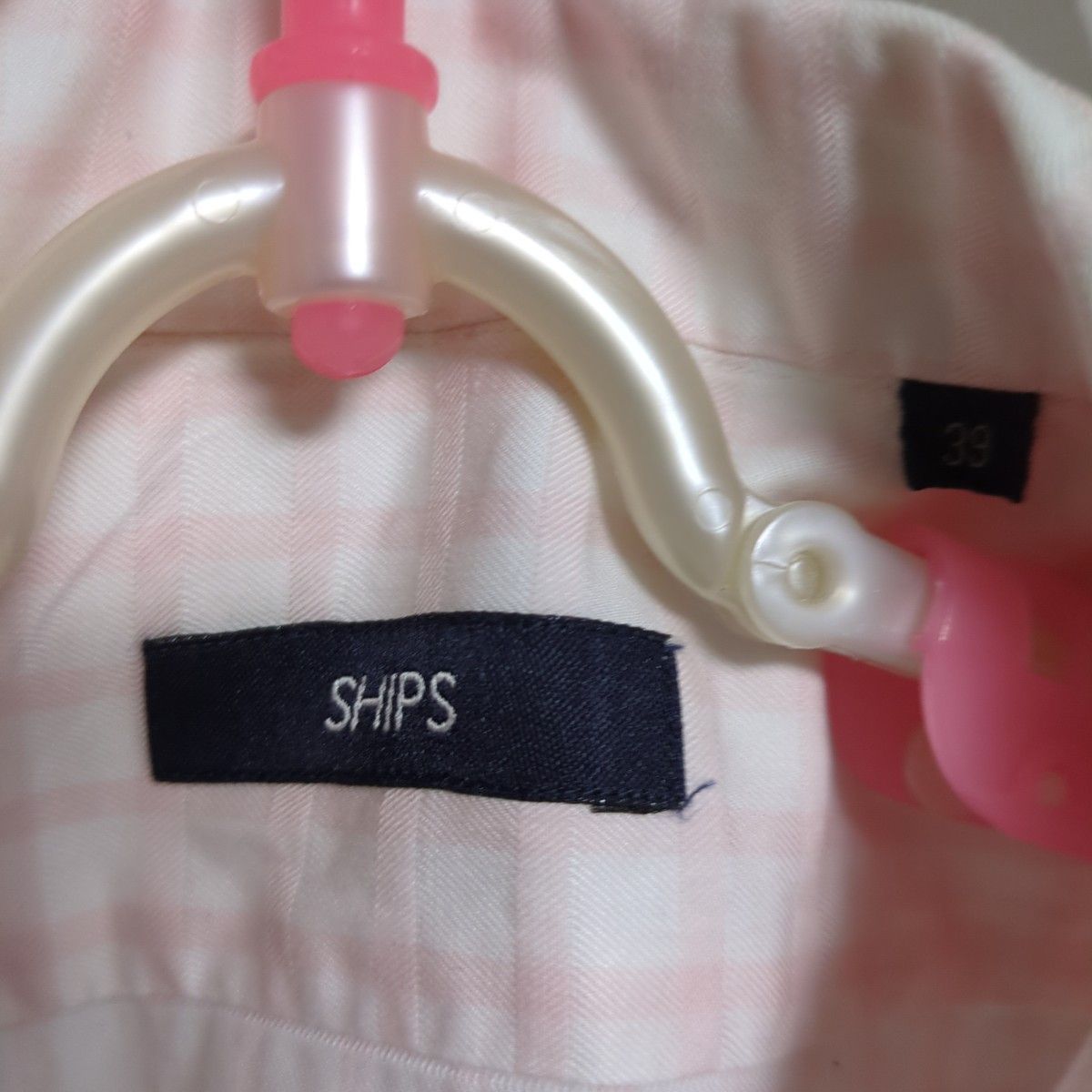 SHIPSシップス　メンズ長袖シャツ　白地にピンクのチェック柄　Lサイズ