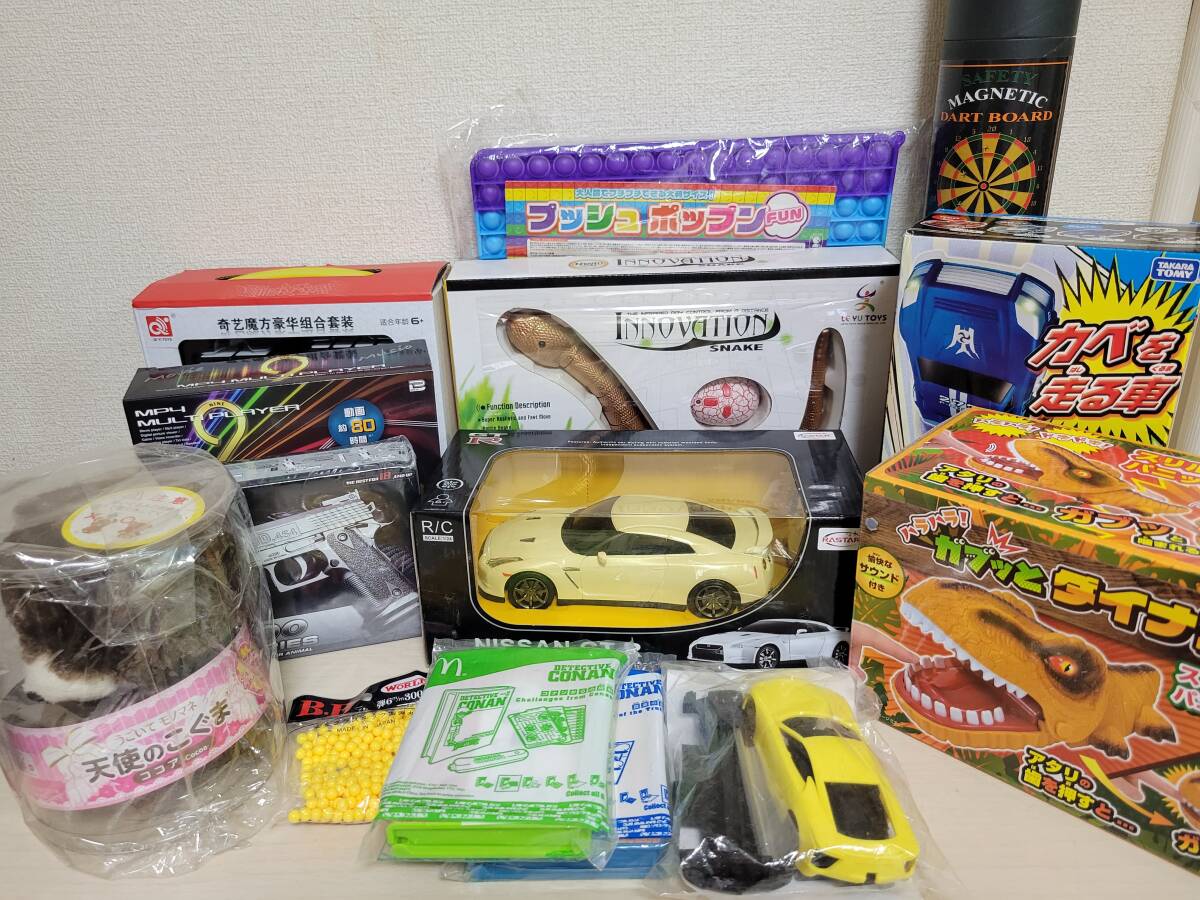 ラジコン　エアロスパイダー　スネーク　GT-R　ルービックキューブ　ダーツボード　名探偵コナン　他14個セット