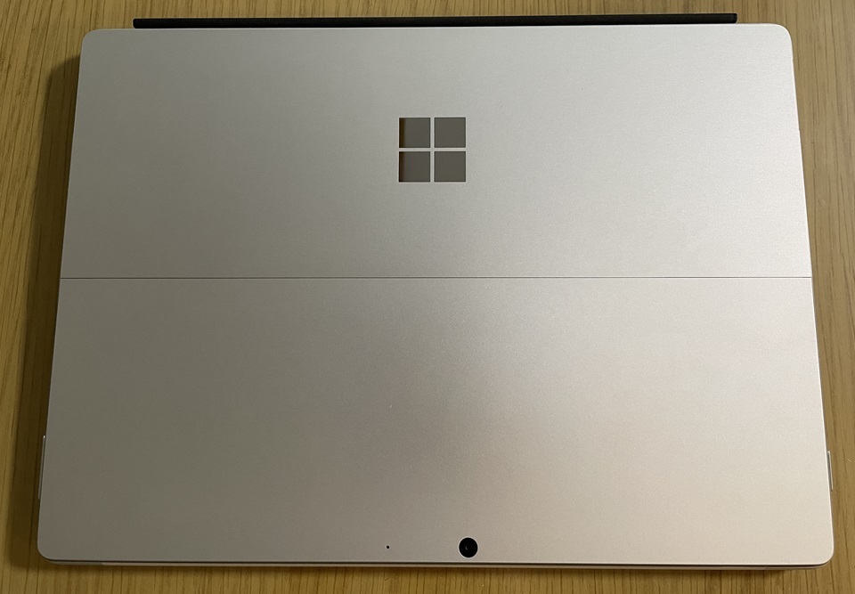 【美品】Microsoft Surface Pro8 8GB/128GBと純正キーボードセット 中古品 送料込み_天板