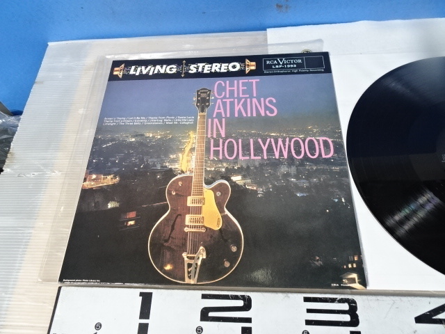 PK-92/LPレコード盤 チェット アトキンス Chet Atkins in Holly wood RCAVictor 1959 映画音楽 名曲 ARMEN'S THEME等収録 美品_画像2