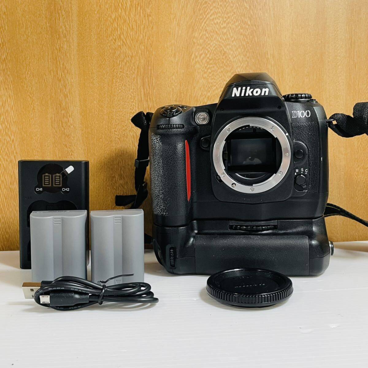 1円〜 Nikon D100 MB-D100 #320ニコン ボディ バッテリーグリップの画像1