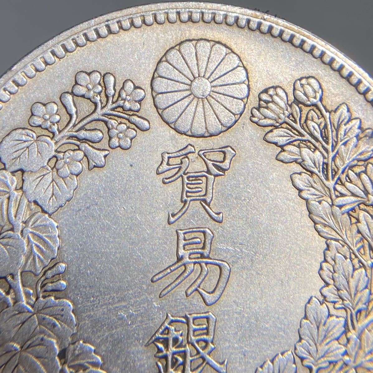 日本 古銭 貿易銀 銀貨　明治8年 約25.64g 一円貨幣　硬貨骨董品コイン_画像3