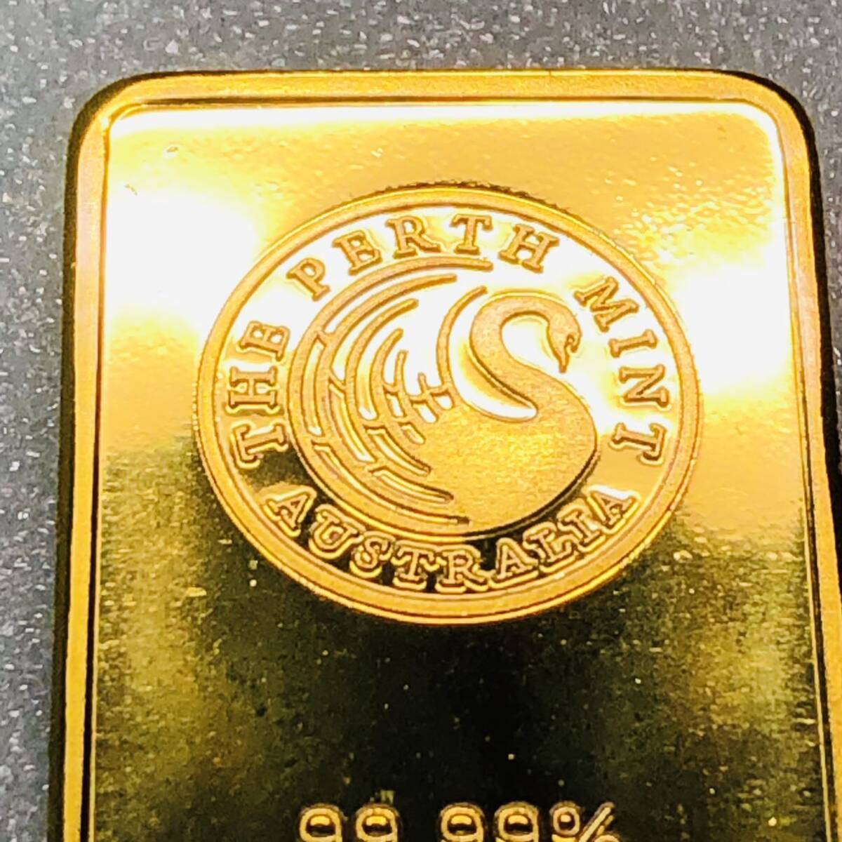 海外古銭　オーストラリア　白鳥　ゴールドバー　大型金貨　重さ約31.61g 1オンス　GOLD カプセル付き_画像2