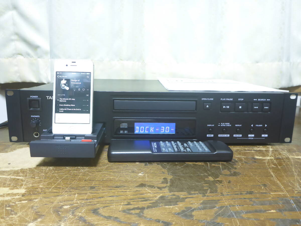 TASCAM  Cd-200iL Iphone iPodドック搭載業務用CDプレーヤー タスカムの画像1