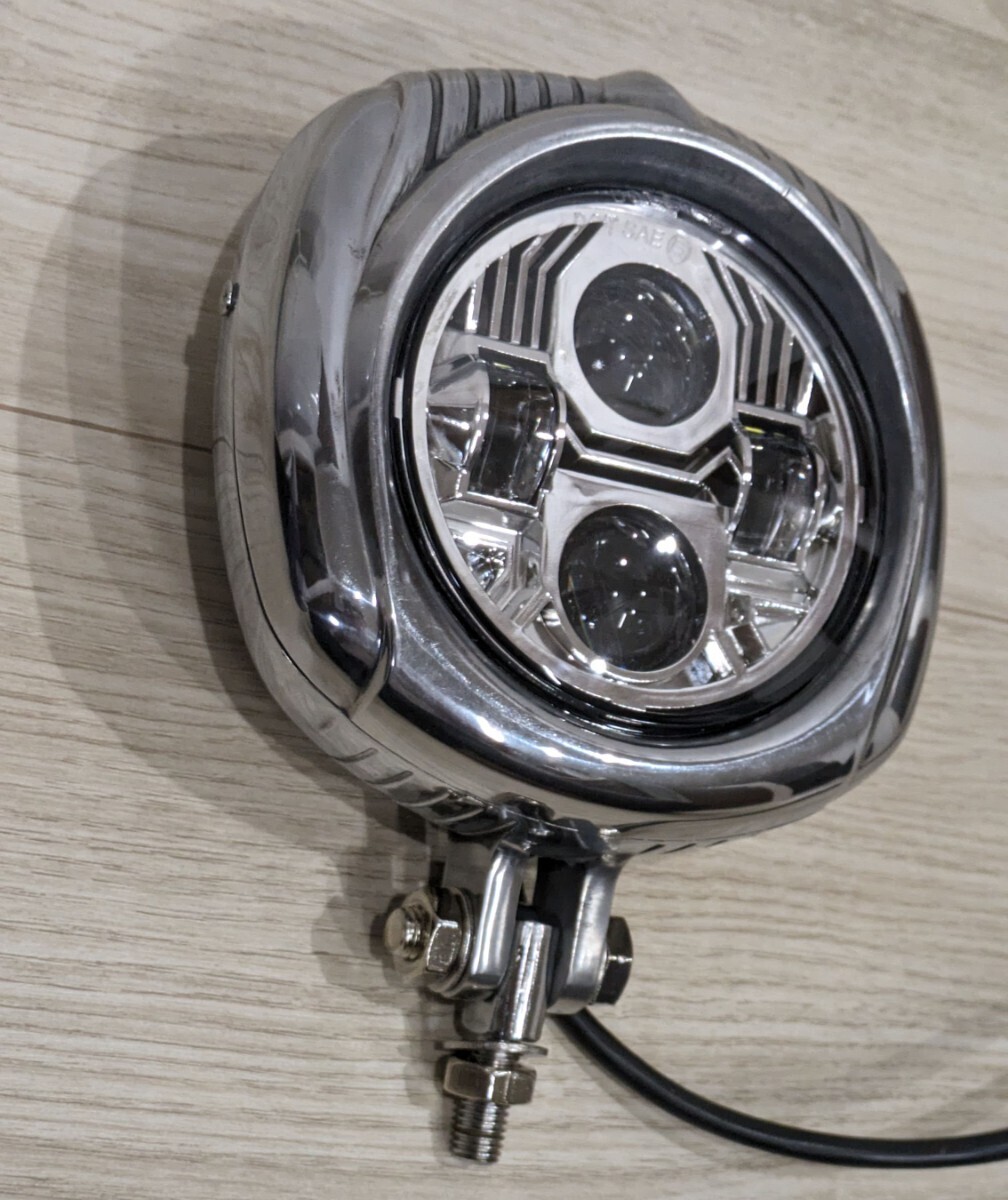 ビンテージ風スクエアヘッドライト　LEDヘッドライト　バルカン　チョッパー　クラシック　ビンテージ　エリミネーター　管051139