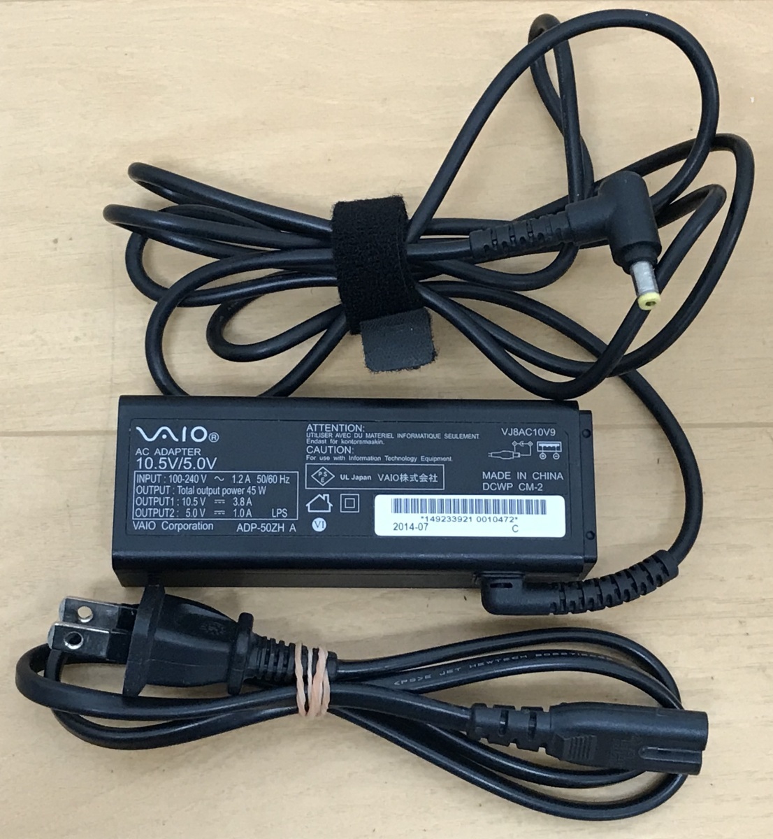 SONY ACアダプター 10.5V 3.8A 5V=1.0A 100-240v VJ8AC10V9 ソニーノートPC用 ACアダプタ SONY AC ADAPTER 中古 動作確認済み_画像2