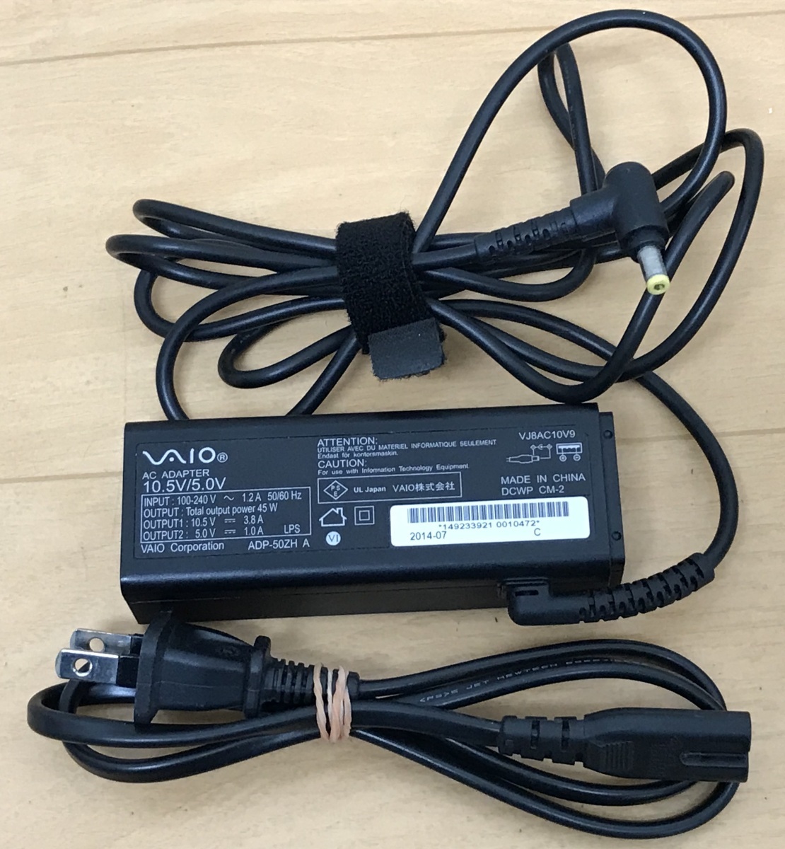 SONY ACアダプター 10.5V 3.8A 5V=1.0A 100-240v VJ8AC10V9 ソニーノートPC用 ACアダプタ SONY AC ADAPTER 中古 動作確認済み_画像1