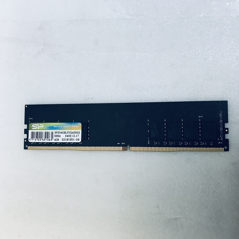 SP PC4-2400T 4GB DDR4デスクトップ用メモリ 288ピン PC4-19200 4GB ECC無し DDR4 DESKTOP RAM 中古品動作品_画像1