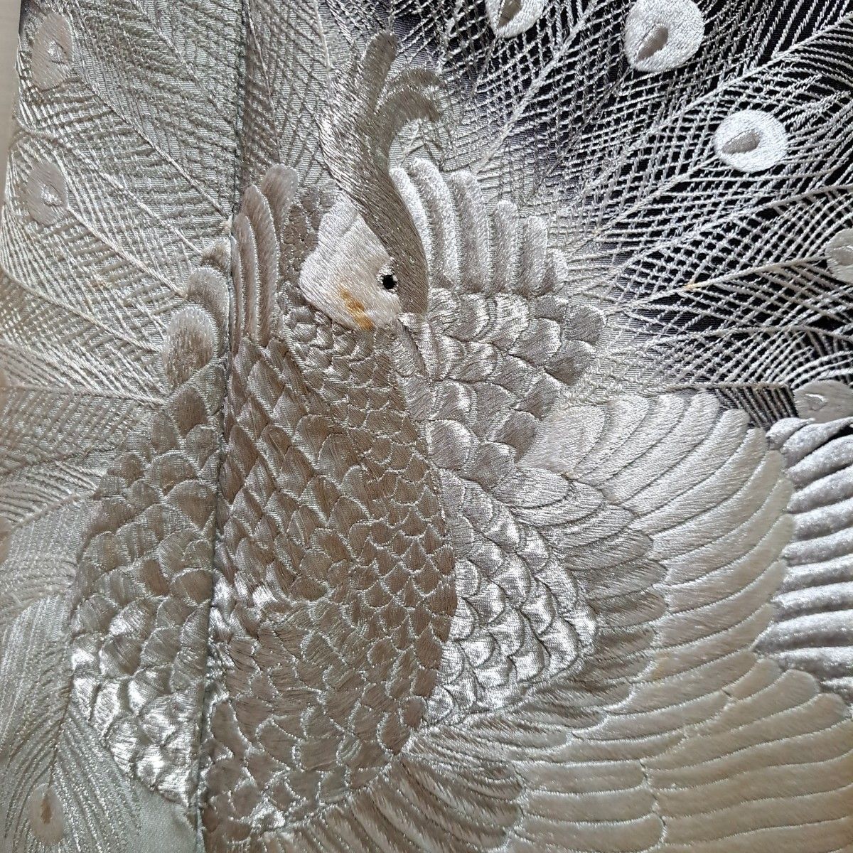 訳あり】正絹 孔雀 刺繍 金銀糸 比翼付き 黒留袖4点セット 訳あり】正絹 孔雀 刺繍 金銀糸 比翼付き 黒留袖4点セット