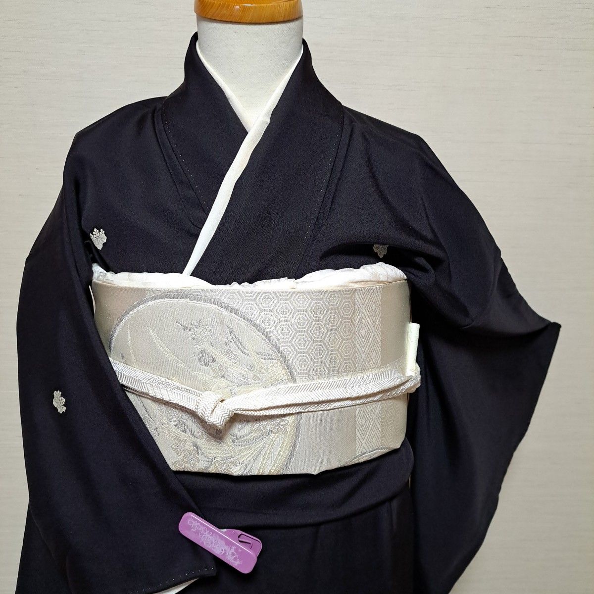 訳あり】正絹 孔雀 刺繍 金銀糸 比翼付き 黒留袖4点セット 訳あり】正絹 孔雀 刺繍 金銀糸 比翼付き 黒留袖4点セット