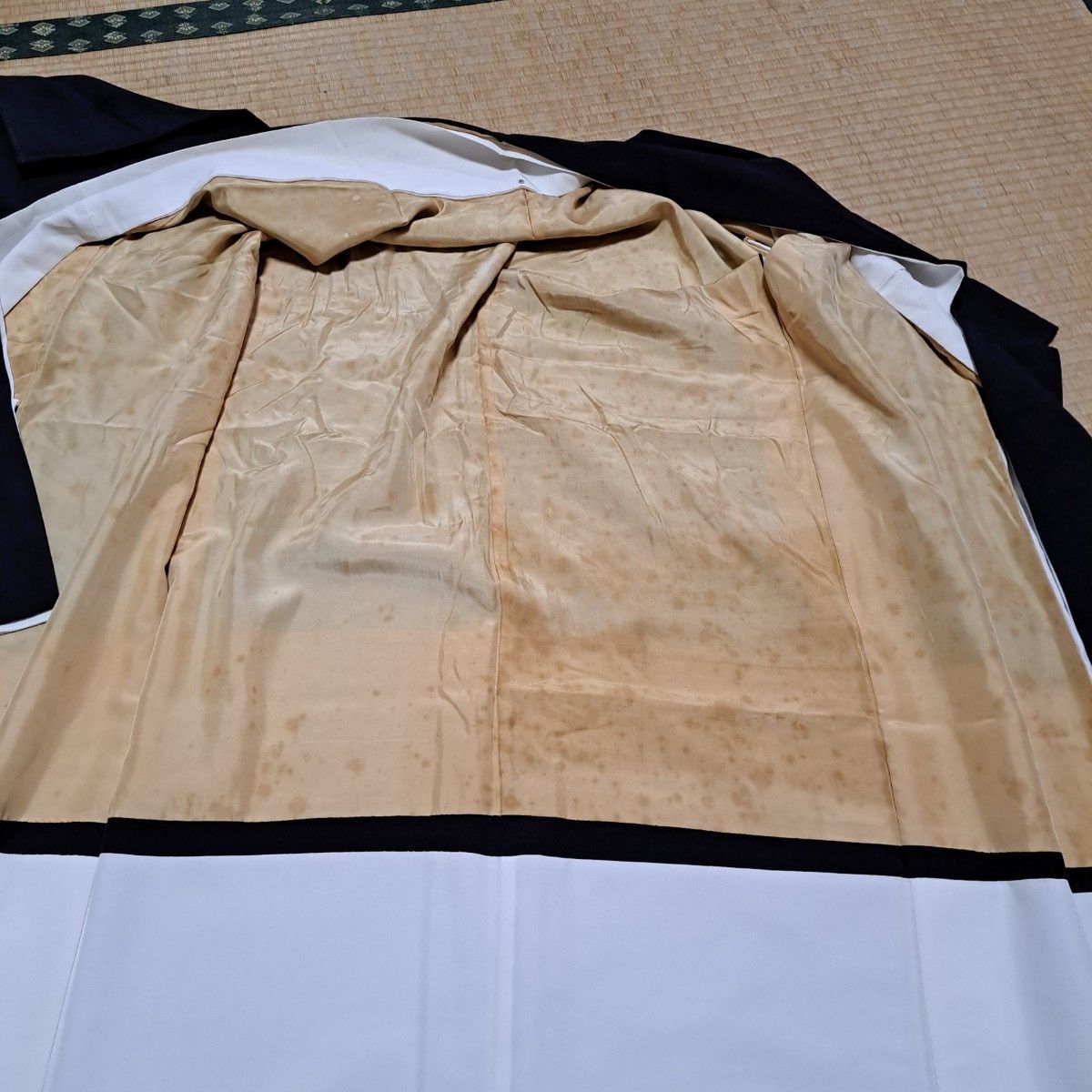 訳あり】正絹 孔雀 刺繍 金銀糸 比翼付き 黒留袖4点セット 訳あり】正絹 孔雀 刺繍 金銀糸 比翼付き 黒留袖4点セット