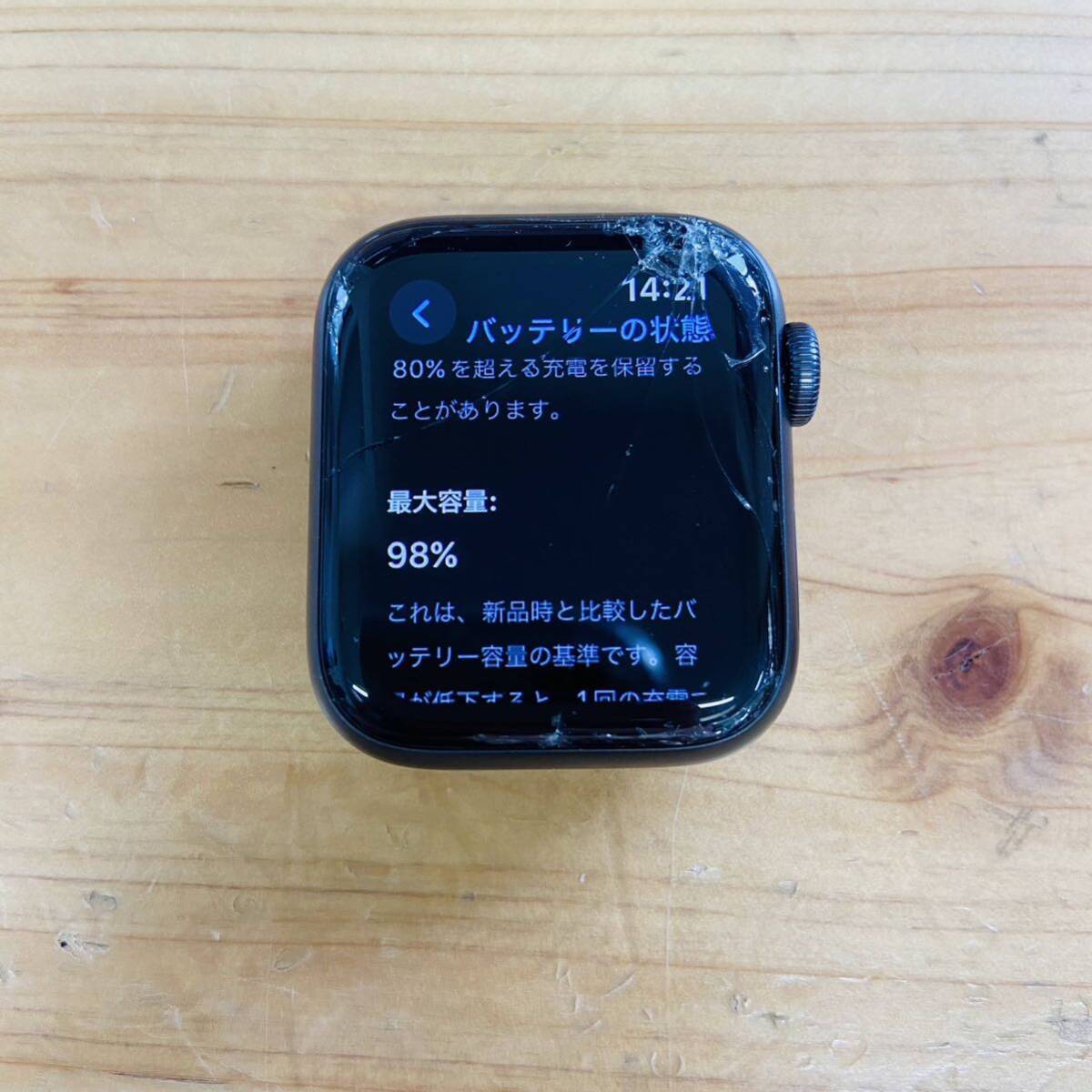 Apple Watch SE 40mm GPSモデル MKQ13J/A  スペースグレイ バッテリー最大容量98% 付属品完備 60サイズ発送の画像4