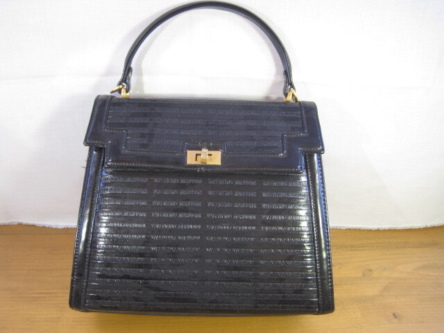! outside fixed form handbag black color black Valentino (0506)