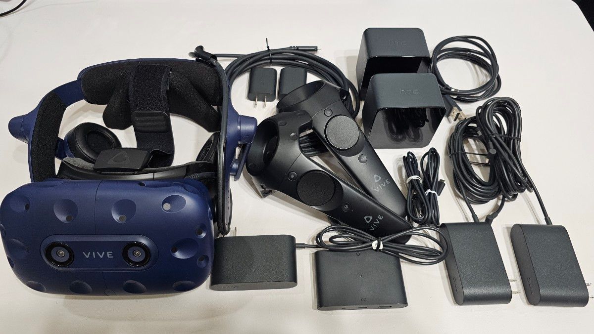 HTC VIVE PRO フルセット 動作確認済み BS及びコントローラは1 0 HTC VIVE PRO フルセット 動作確認済み BS及びコントローラは1 0