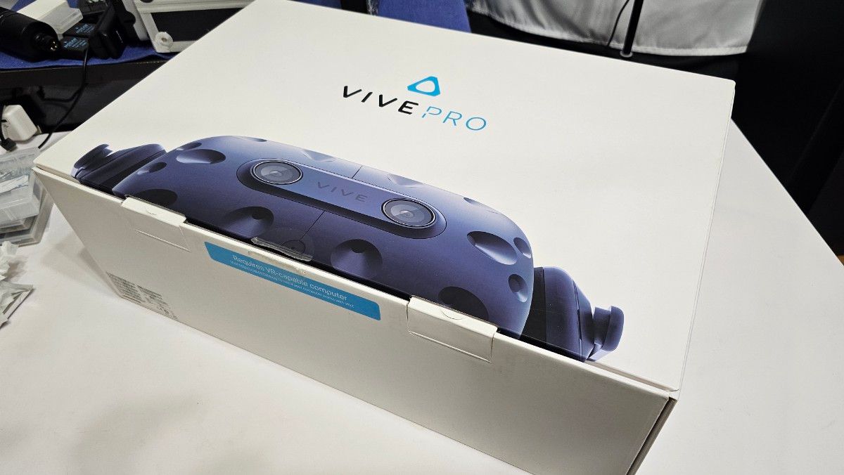HTC VIVE PRO フルセット 動作確認済み BS及びコントローラは1 0 HTC VIVE PRO フルセット 動作確認済み BS及びコントローラは1 0