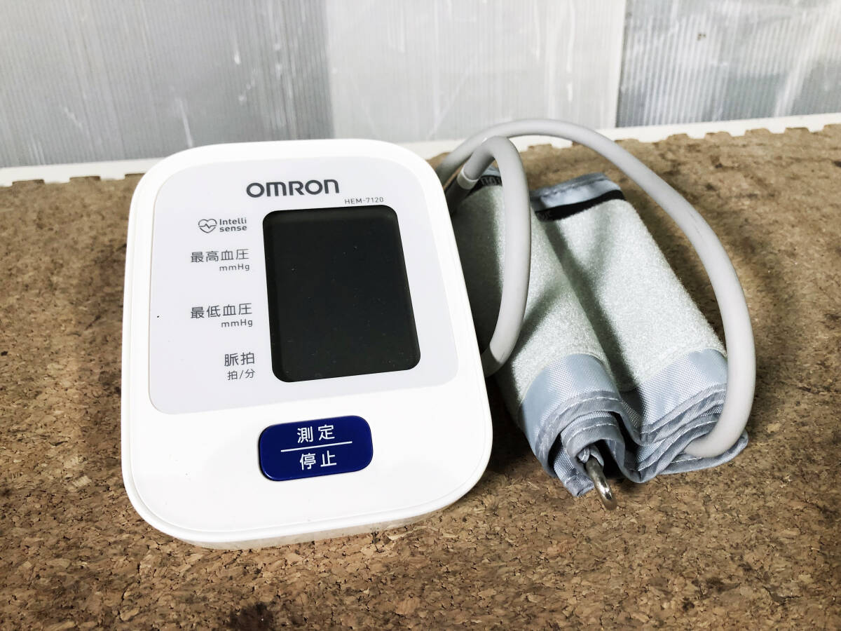 ◎★ 中古★OMRON/オムロン 自動電子血圧計 上腕式血圧計 簡単操作 コンパクト【HEM-7120】DCQPの画像1