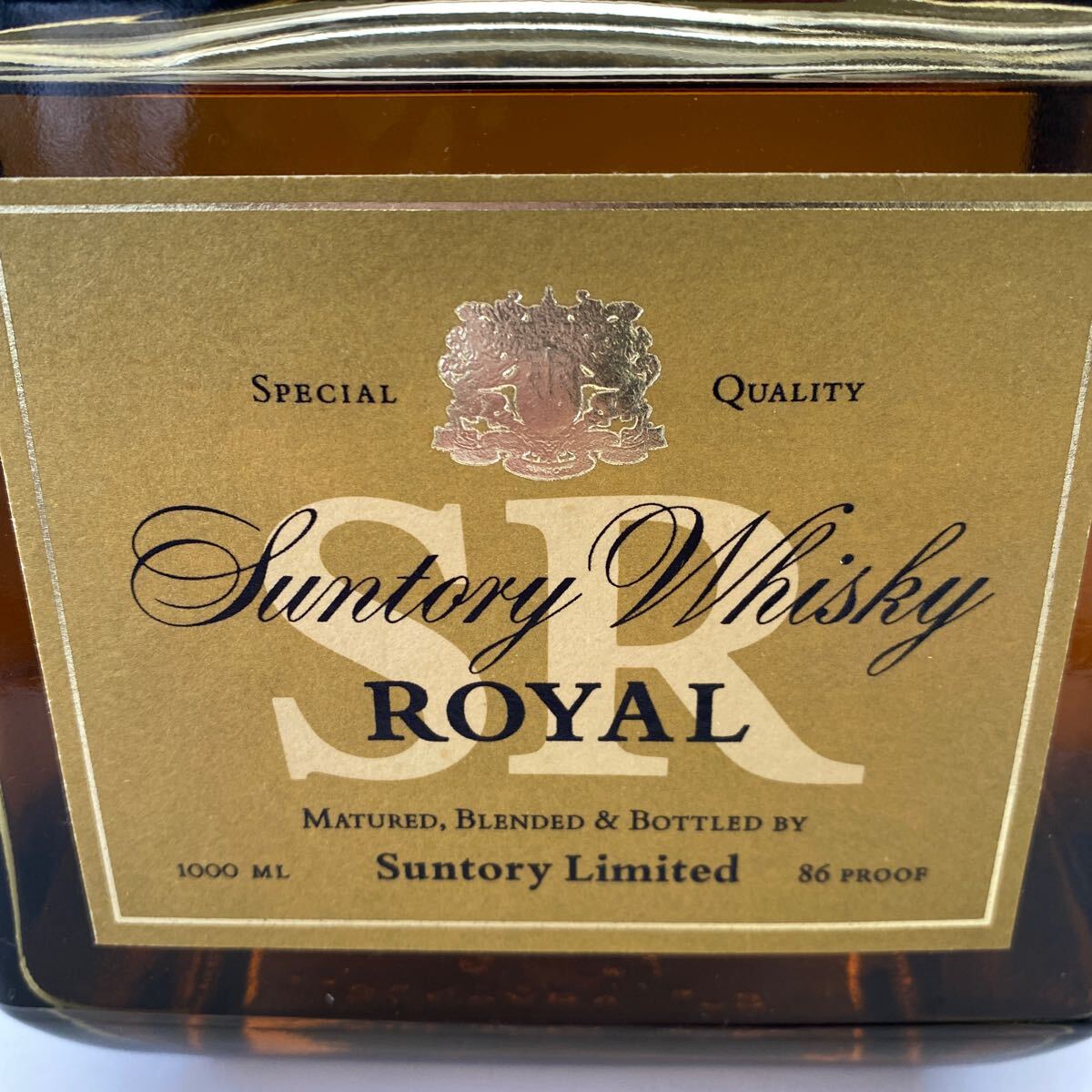 [未開栓] SUNTORY WHISKY ROYAL SRQ01 QUEEN SIZE　サントリー ウイスキー ローヤル SR　クイーンサイズ　1000ml 43％ 古酒_画像3