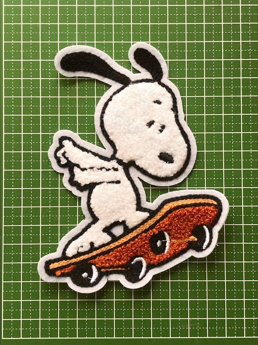 モコモコワッペン　スケートボード　スヌーピー　SNOOPY アメリカン雑貨　アメコミ　ワッペン　パイルワッペン　スケボー