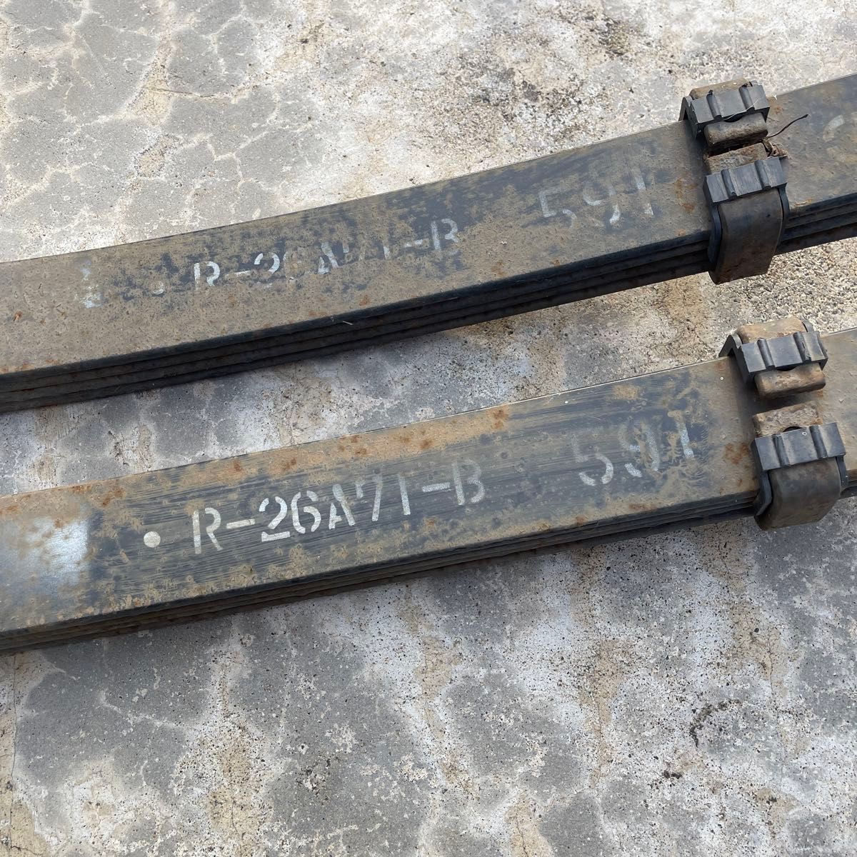 ① 注意1本のみです 中古品 R-26A71-B トヨタ 純正 ハイエース ① 注意1本のみです 中古品 R-26A71-B トヨタ 純正 ハイエース