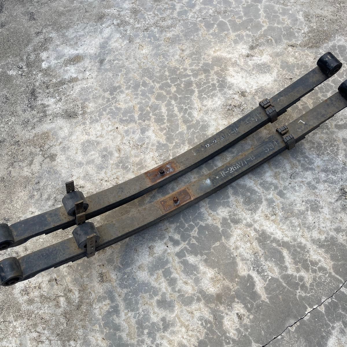 ① 注意1本のみです 中古品 R-26A71-B トヨタ 純正 ハイエース ① 注意1本のみです 中古品 R-26A71-B トヨタ 純正 ハイエース