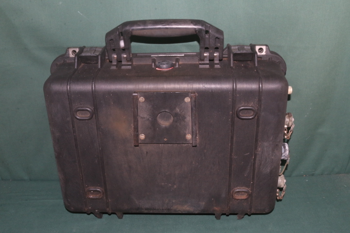 沖縄米軍使用 PELICAN 1500 ブラックカラー ケース &無線機? 用途不明機械付き 中古 資料用 コレクション ディスプレイなどに_画像2