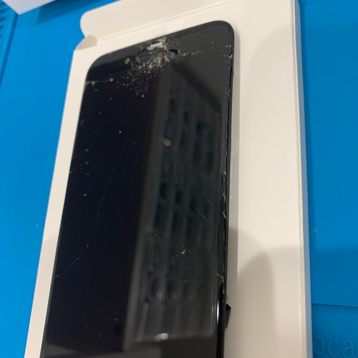 【純正品】Apple iPhone SE3 フロントパネル　割れ　液晶  71